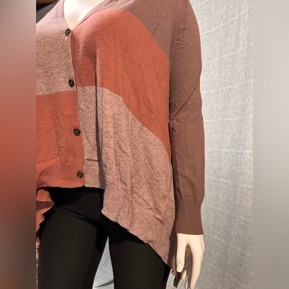 Mystree Colorblock Button-Up Cardigan - Picture 4 of 7